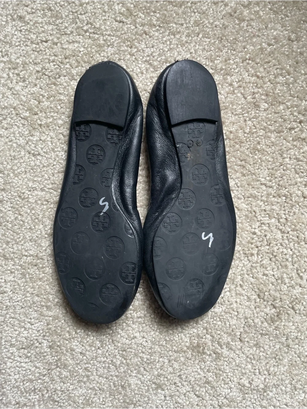 Tory Burch Reva Black Leather Ballet Flats Gold Logo Sz 6 Good Condition